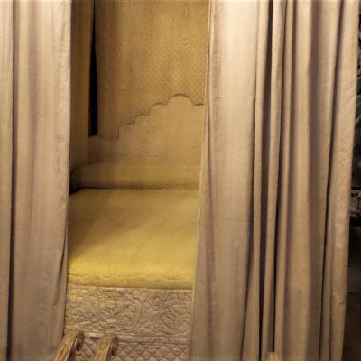 Le lit  de MME DE SÉVIGNÉ À GRIGNAN