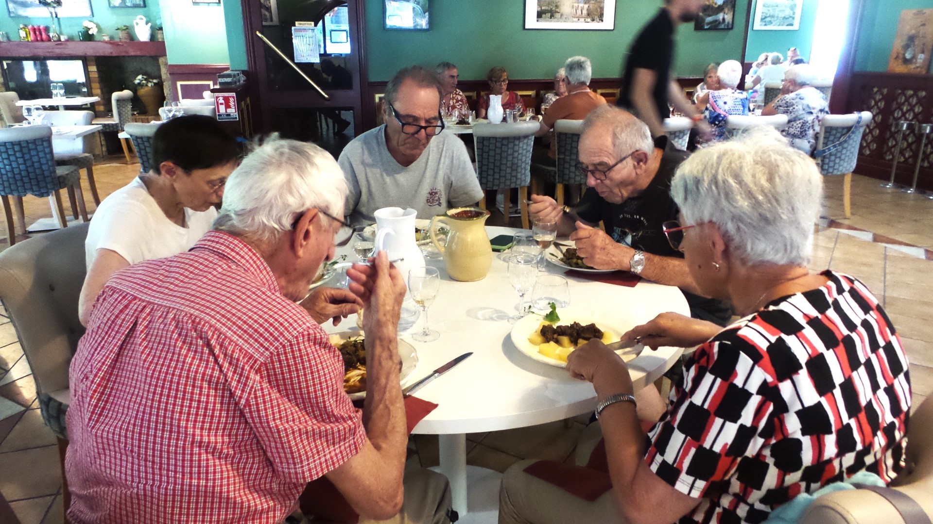 Repas au Resto à Moustiers