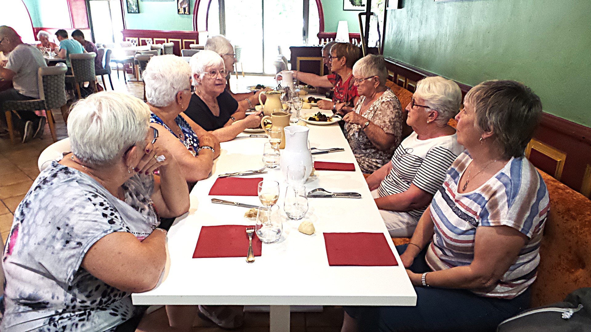 Repas au Resto à Moustiers