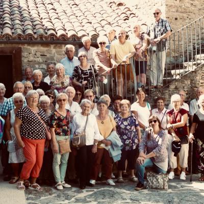 L e groupe cour des fusillés la Chapelle en Vercors